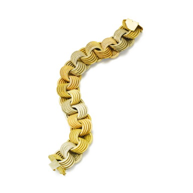 View full screen - View 1 of Lot 146. Bulgari | Bracelet or trois tons | Three tone gold bracelet.