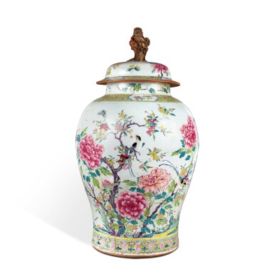 View full screen - View 1 of Lot 52. A Large Chinese Export Famille-Rose 'Magpies and Floral' Baluster Vase and Cover, Qing Dynasty, Yongzheng Period | 清雍正 粉彩喜鵲花卉圖大蓋瓶.