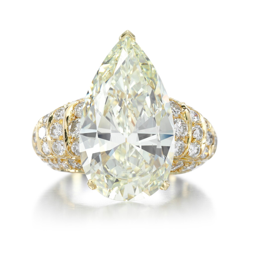 View full screen - View 1 of Lot 161. DIAMOND RING.