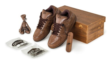 View full screen - View 1 of Lot 14. MICHAEL LAU 劉建文 | NIKE DUNK SB LOW MICHAEL LAU GARDENER WOOD (FAMILY EDITION) (家庭版).