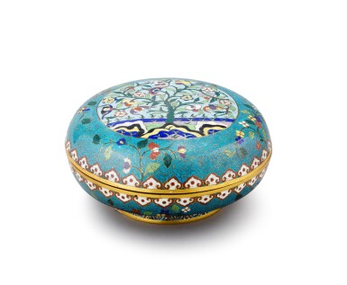 View full screen - View 1 of Lot 138. A cloisonné enamel box and cover Qing dynasty, Jiaqing period | 清嘉慶 掐絲琺瑯花樹紋蓋盒.