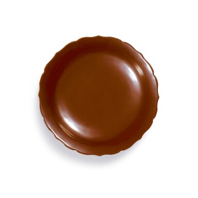 View full screen - View 1 of Lot 24. A fine café-au-lait glazed barbed dish Seal mark and period of Qianlong | 清乾隆 醬釉菱口盤 《大清乾隆年製》款.