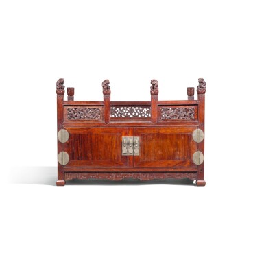 View full screen - View 1 of Lot 332. A HUALI MIRROR STAND, EARLY 20TH CENTURY | 二十世紀初 花梨木鏡臺.