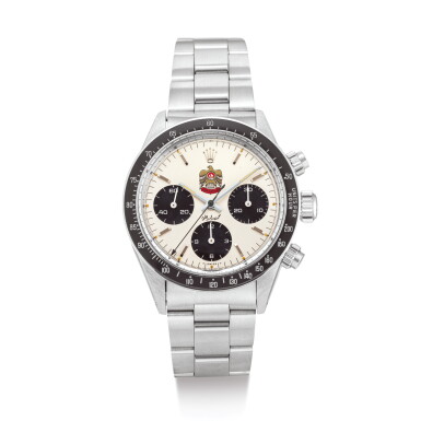 View full screen - View 1 of Lot 2226. ROLEX | COSMOGRAPH DAYTONA, REFERENCE 6263 A VERY IMPORTANT STAINLESS STEEL CHRONOGRAPH WRISTWATCH WITH UAE QURAYSH HAWK DIAL AND BRACELET, MADE FOR MOHAMMED BIN RASHID AL MAKTOUM, CIRCA 1976 " | 勞力士 | Cosmograph Daytona 型號6263 極為重要精鋼計時鏈帶腕錶,備UAE古萊什之鷹錶盤,為穆罕默德·本·拉希德·阿勒馬克圖姆而製,錶殼編號4137690,約1976年製".