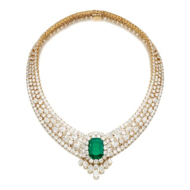 View full screen - View 1 of Lot 267. COLLIER/BROCHE EMERAUDE ET DIAMANTS, VAN CLEEF & ARPELS | EMERALD AND DIAMOND NECKLACE, VAN CLEEF & ARPELS.