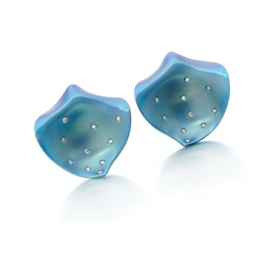 View full screen - View 1 of Lot 163. Pair of diamond earrings (Paio di orecchini in diamanti).