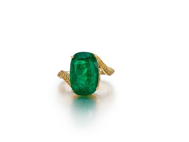 View full screen - View 1 of Lot 1798. Emerald and Diamond Ring | 「俄羅斯」祖母綠 配 鑽石 戒指 (祖母綠重約 6.00克拉).