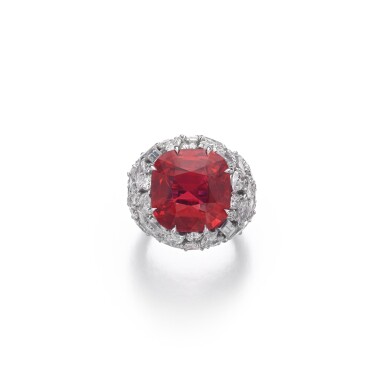 View full screen - View 1 of Lot 352. Rare and Impressive spinel and diamond ring | Maison Avani | 罕有尖晶石配鑽石戒指.