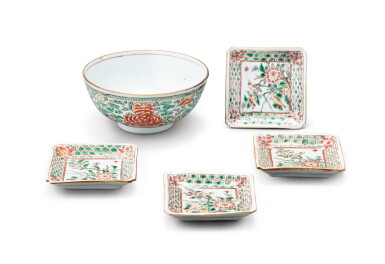 View full screen - View 1 of Lot 148. Four wucai 'floral' square dishes and a wucai 'peony' bowl Qing dynasty, Kangxi period | 清康熙 五彩花卉紋倭角小方盤及牡丹紋盌一組五件.