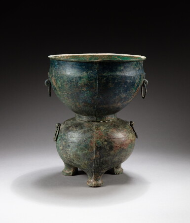 View full screen - View 1 of Lot 98. A bronze ritual tripod steaming vessel, yan Han dynasty | 漢 青銅獸首啣環甗.