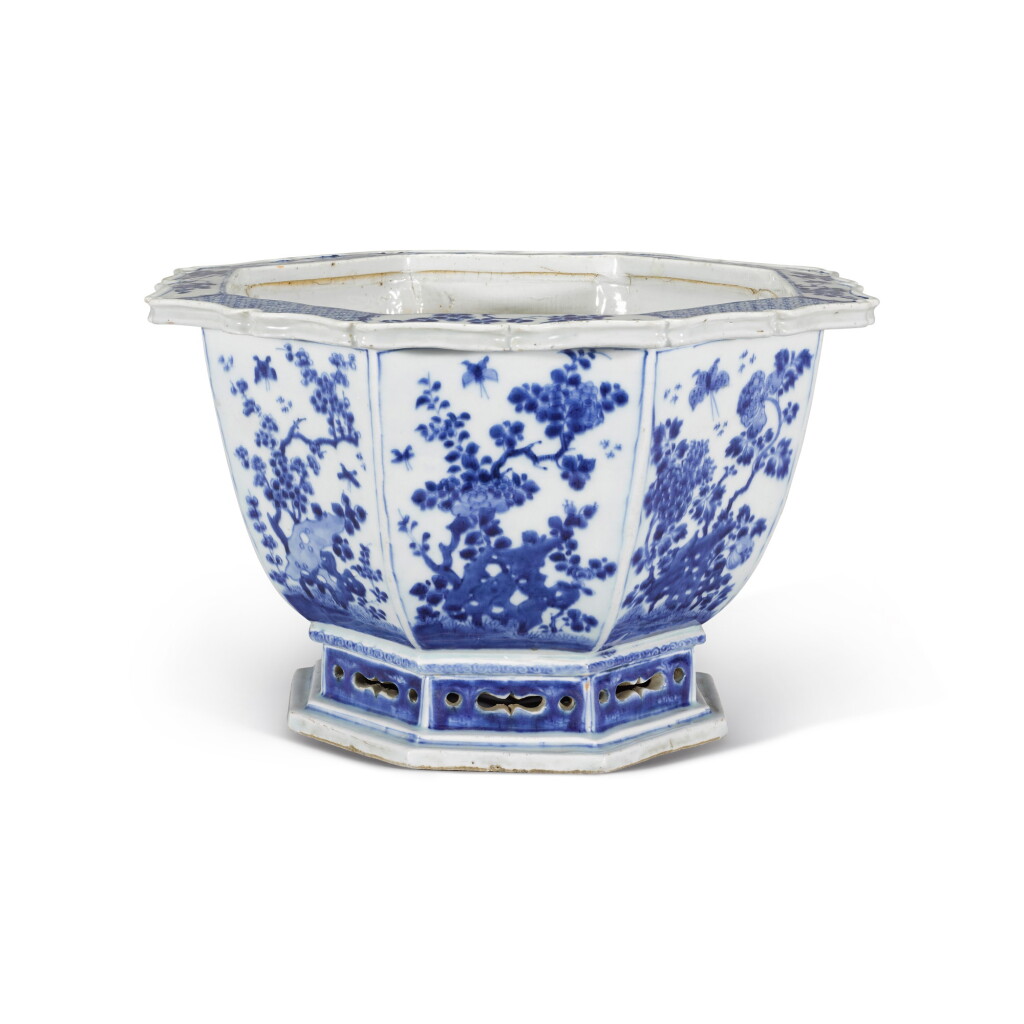 View full screen - View 1 of Lot 202. A blue and white octagonal jardinière, Qing dynasty, Qianlong period.