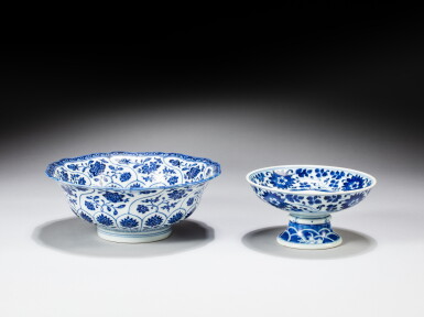 View full screen - View 1 of Lot 155. A blue and white 'lotus' bowl and a blue and white 'lotus' tazza, Qing dynasty, 18th - 19th century | 清十八至十九世紀 青花纏枝蓮紋大盌及供盤一組兩件 .