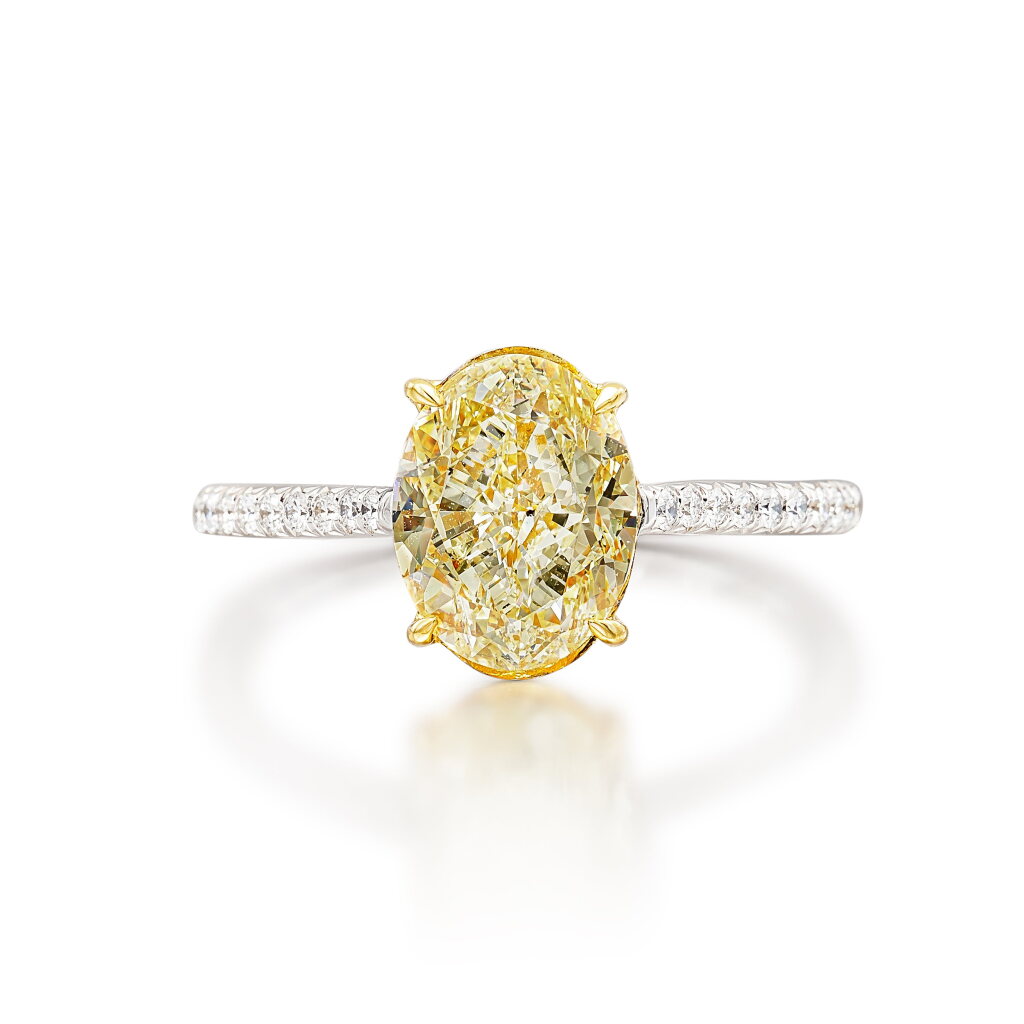 View full screen - View 1 of Lot 1815. FANCY LIGHT YELLOW DIAMOND AND DIAMOND RING | 3.01克拉 淡彩黃色鑽石 配 鑽石 戒指.