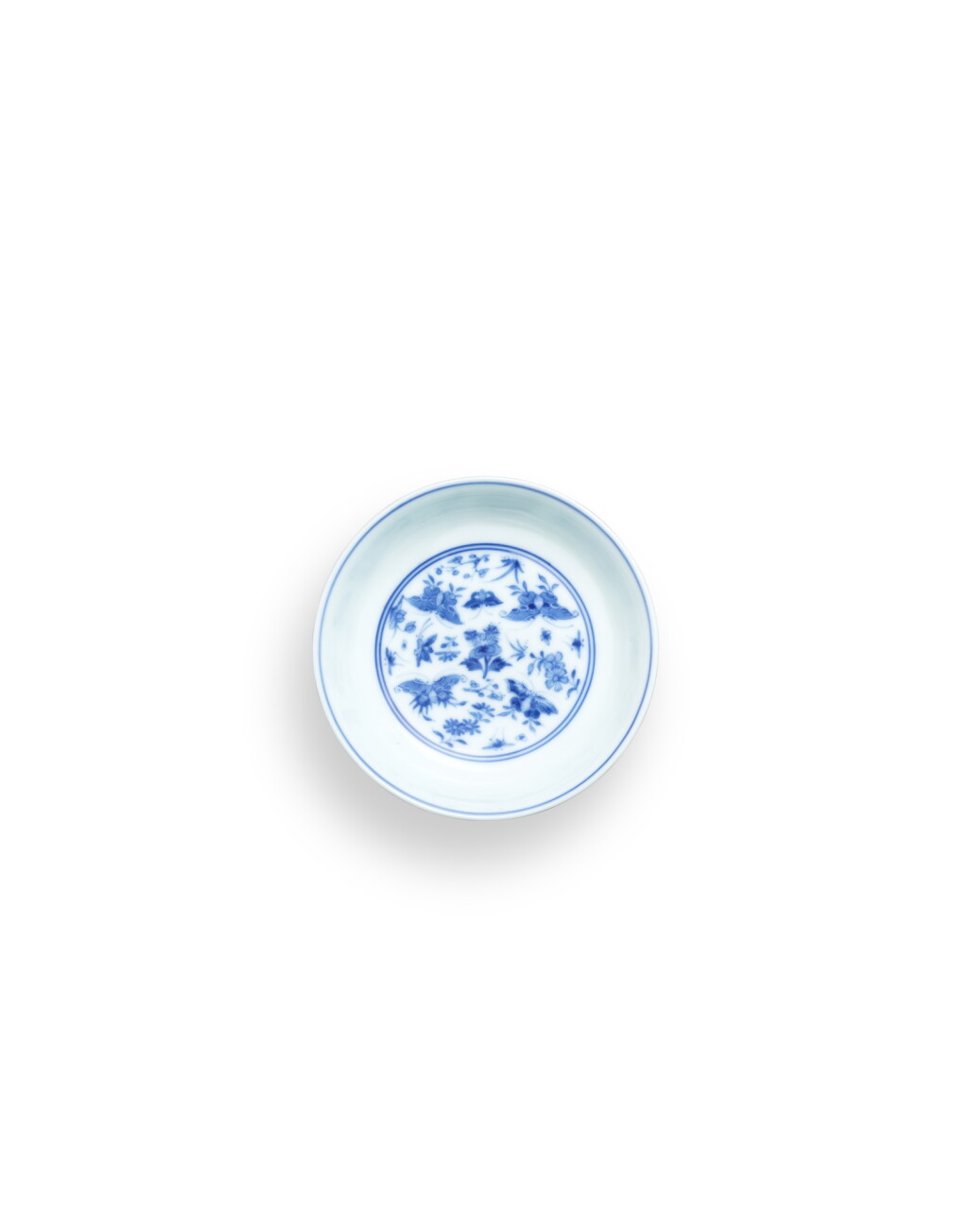 View full screen - View 1 of Lot 3637. A fine small blue and white ‘butterfly’ dish, Mark and period of Yongzheng | 清雍正 青花蝶戀花圖小盤 《 大清雍正年製》款.