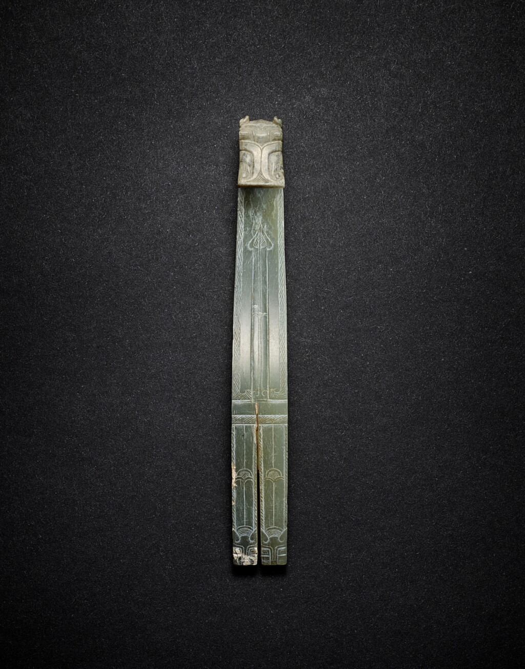 View full screen - View 1 of Lot 950. A pale celadon jade 'dragon' belt hook, Eastern Zhou dynasty, late Warring States period | 東周戰國晚期 龍紋雙身玉帶鉤.