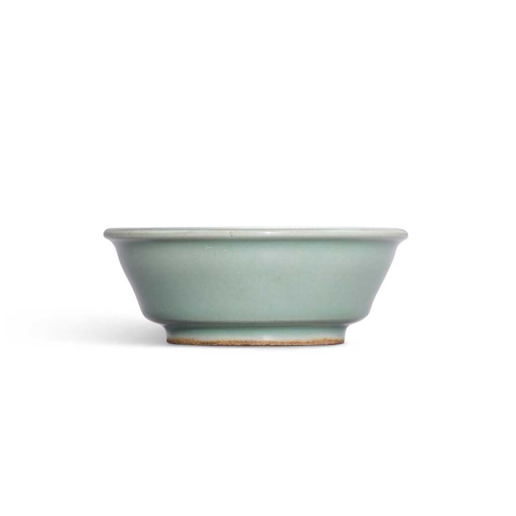View full screen - View 1 of Lot 9542. A Longquan celadon-glazed washer, Southern Song dynasty | 南宋 龍泉青釉洗.