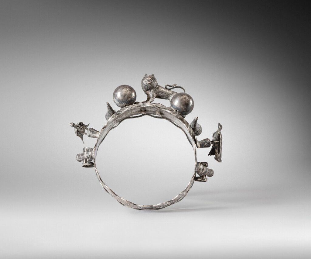 View full screen - View 1 of Lot 49. Bracelet, Fon, République du Bénin | Fon Bracelet, Republic of Benin.