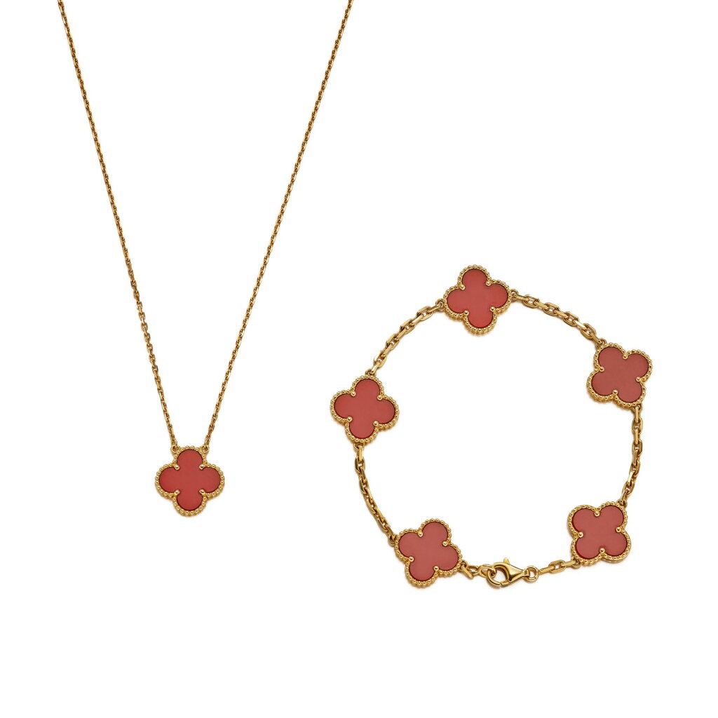 View full screen - View 1 of Lot 588. 'Vintage Alhambra' Carnelian Pendent Necklace and Bracelet | 梵克雅寶 | 'Vintage Alhambra' 紅玉髓 項鏈 及 手鏈.