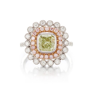 View full screen - View 1 of Lot 9117. FANCY YELLOW-GREEN DIAMOND AND DIAMOND RING | 1.54卡拉 彩黃綠色 SI1淨度 鑽石 配 鑽石 戒指.