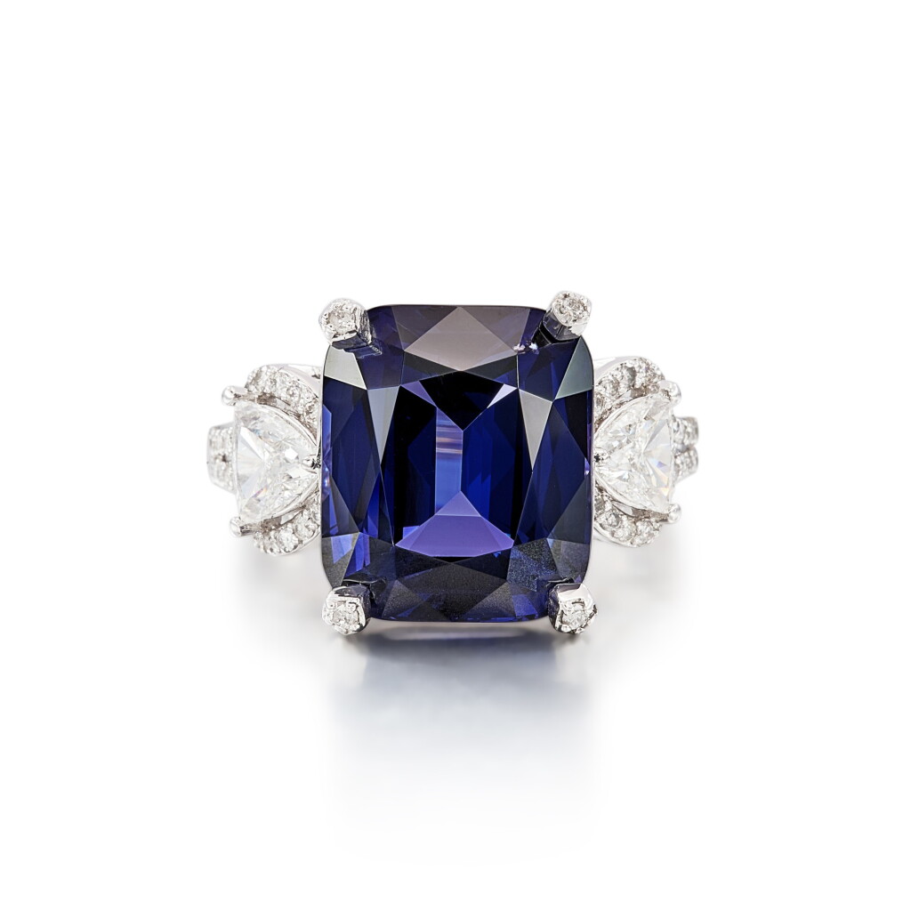 View full screen - View 1 of Lot 2877. Colour-Change Spinel and Diamond Ring | 10.06克拉 天然「緬甸」未經加熱 變色尖晶石 配 鑽石 戒指.