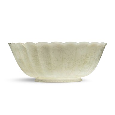 View full screen - View 1 of Lot 767. A Mughal-style pale celadon jade bowl, 19th / 20th century | 十九 / 二十世紀 青白玉雕痕都斯坦式花卉紋盌.