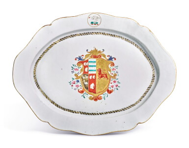 View full screen - View 1 of Lot 464. A Rare and Large Chinese Export Armorial Scalloped-rim Platter, Qing Dynasty, Qianlong Period, circa 1745 | 清乾隆 約1745年 粉彩紋章圖花口大盤.