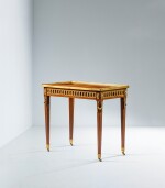 Table à écrire royale en placage de satiné, bois de rose, houx et bronze redoré d’époque Louis XVI, vers 1775, estampille de Jean François Delacour, provenant de l’appartement de Madame Adélaïde au château de Bellevue