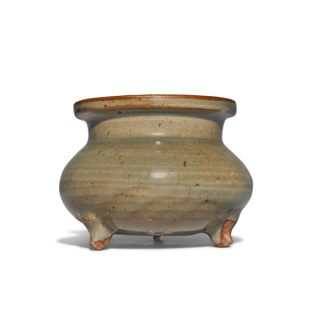 View full screen - View 1 of Lot 743. A 'Jun' green-glazed tripod censer, Yuan dynasty | 元 鈞窰青釉三足爐.