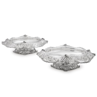 View full screen - View 1 of Lot 62. A pair of large American silver centrepiece bowls, Tiffany & Co., New York, 1902-1907 period marks.