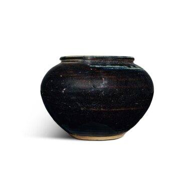 View full screen - View 1 of Lot 33. A black-glazed jar, Jin / Yuan dynasty | 金 / 元 黑釉罐.