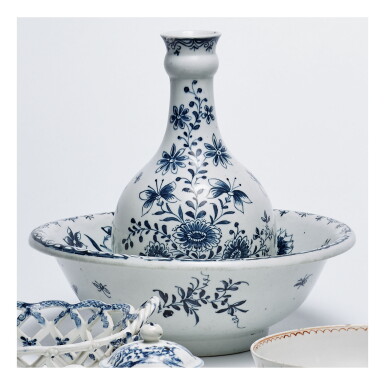 View full screen - View 1 of Lot 35. A LOWESTOFT PORCELAIN BLUE AND WHITE GUGLET AND BASIN CIRCA 1770 .