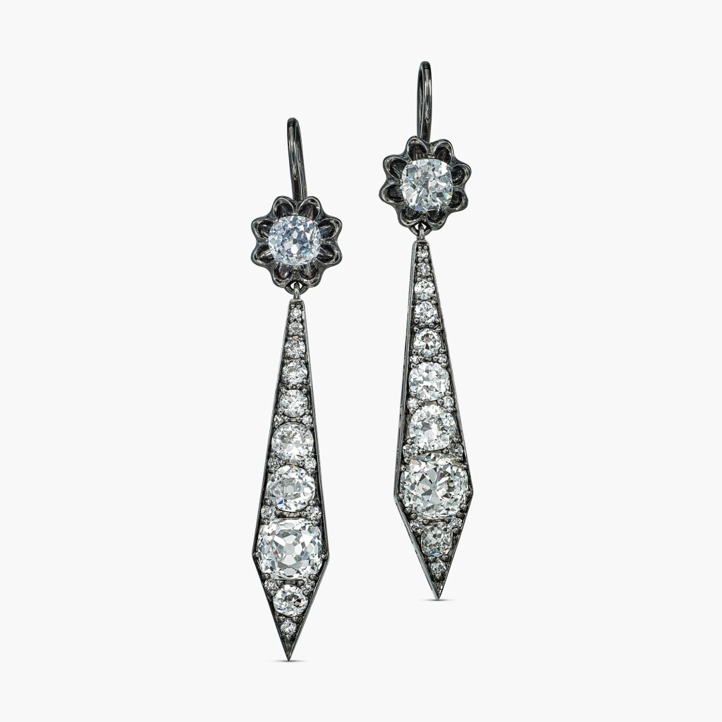 View full screen - View 1 of Lot 1316. Pair of Diamond Pendent Earrings | 鑽石 耳墜一對.