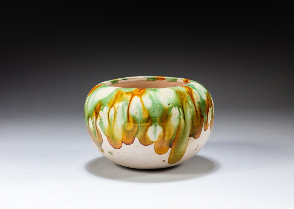 View full screen - View 1 of Lot 12. A sancai-glazed alms bowl, Tang dynasty | 唐 三彩缽.