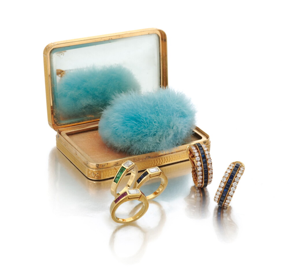 View full screen - View 1 of Lot 63. Pair of sapphire and diamond earrings, Van Cleef & Arpels, three diamond and gem-set rings and a powder compact (Paio di orecchini in zaffiri e diamanti, Van Cleef & Arpels, tre anelli in diamanti e pietre di colore e un portacipria).