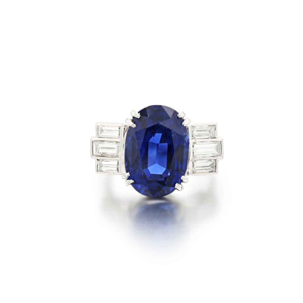 View full screen - View 1 of Lot 247. Bague saphir et diamants | Sapphire and diamond ring.