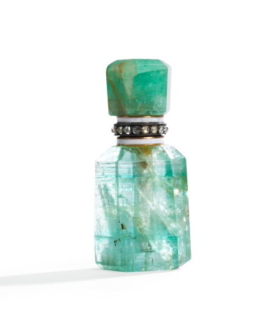 View full screen - View 1 of Lot 102. A SMALL RUSSIAN EMERALD FLASK WITH GOLD AND ENAMELLED MOUNTS, STAMPED FABERGE, 20TH CENTURY | PETIT FLACON EN ÉMERAUDE MONTÉE EN OR ÉMAILLÉ ESTAMPÉ FABERGE, RUSSIE, XXÈME SIÈCLE .