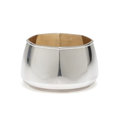 View full screen - View 1 of Lot 68. A silver octagonal sugar-bowl without cover, Jean E. Puiforcat, Paris, circa 1935 | Sucrier octogonal non couvert en argent par Jean E. Puiforcat, Paris, vers 1935.
