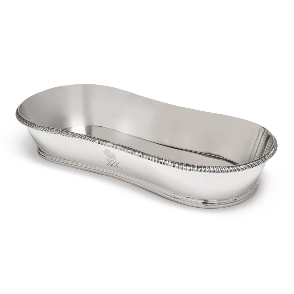 View full screen - View 1 of Lot 222. A GEORGE III SILVER KNIFE TRAY, ROBERT SHARP, LONDON, 1801.