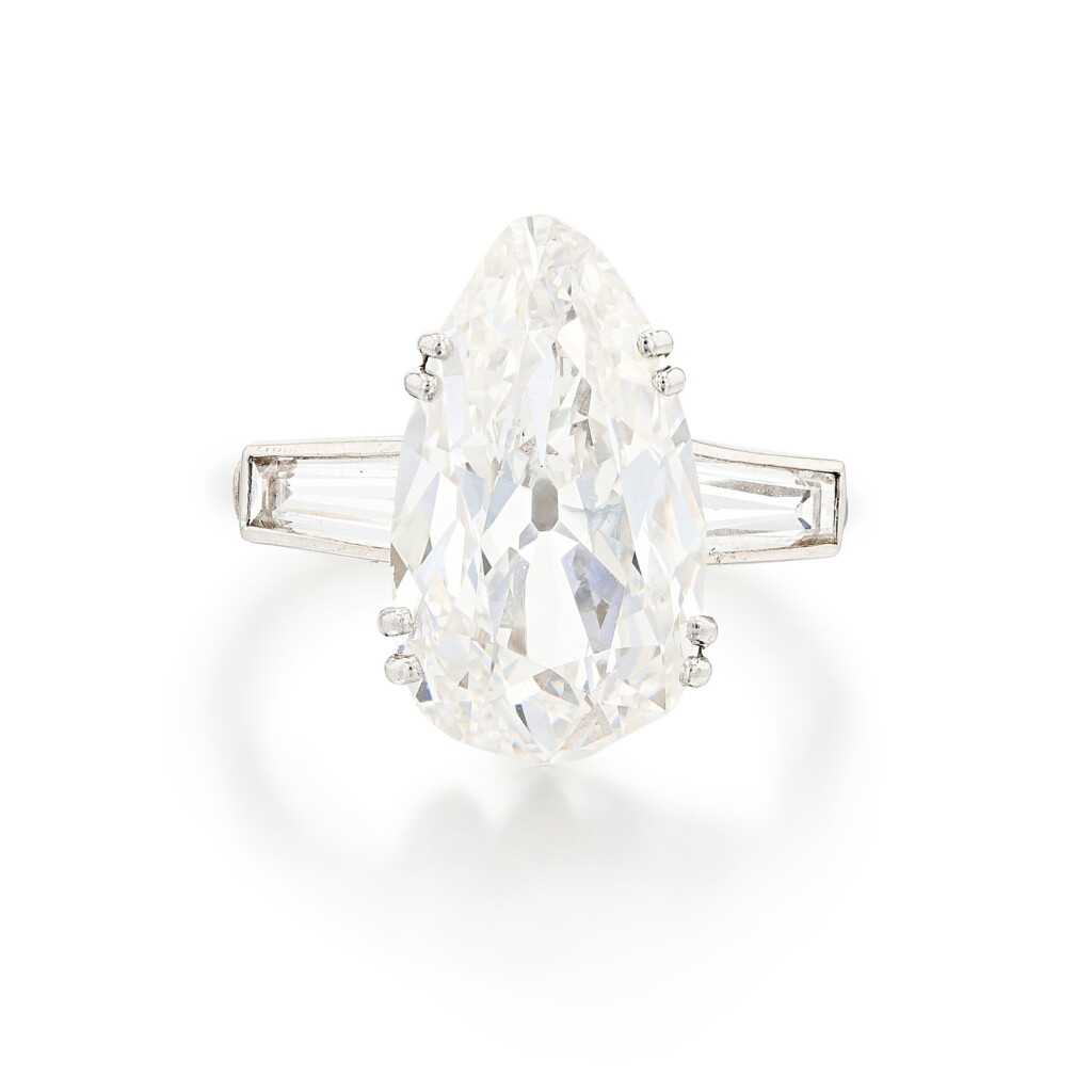 View full screen - View 1 of Lot 713. Chaumet | Bague diamants | Diamond ring.