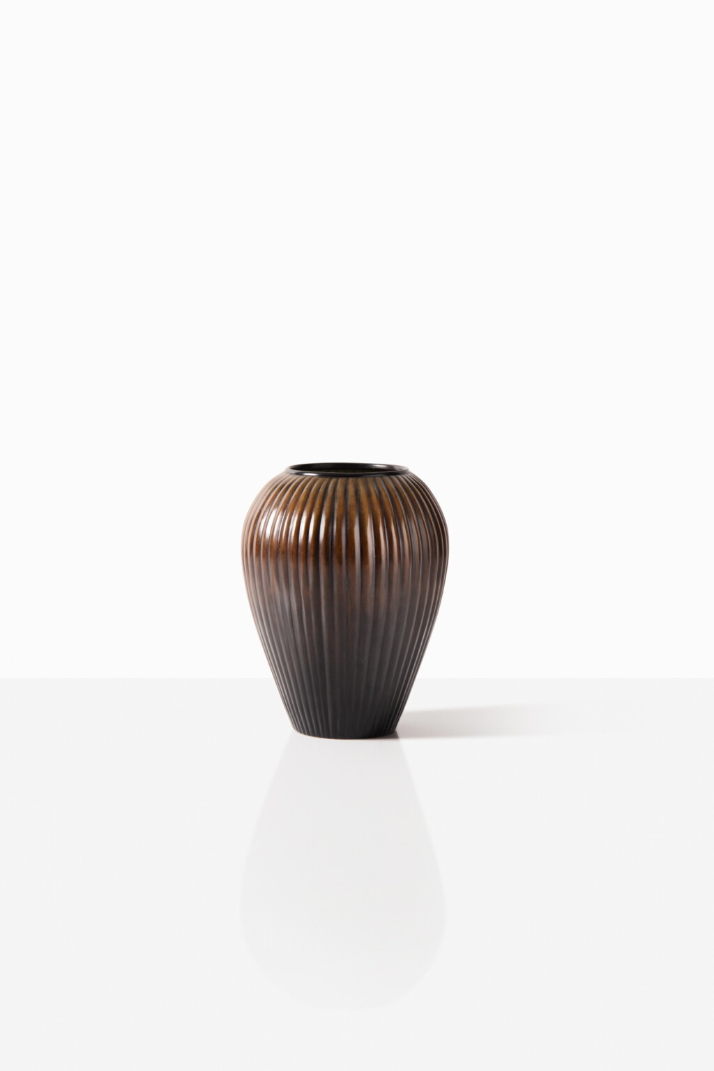 View full screen - View 1 of Lot 48. Vase.
