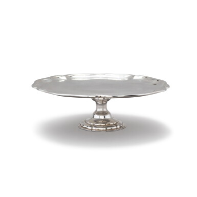 View full screen - View 1 of Lot 113. An Italian silver stand, Carlo Domenico Merlo, assay-master Bartolomeo Pagliani, Turin, 1754-1775 | Présentoir en argent par Carlo Domenico Merlo, essayeur Bartolomeo Pagliani, Turin, 1754-1775.