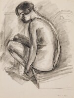 Jeune femme accroupie