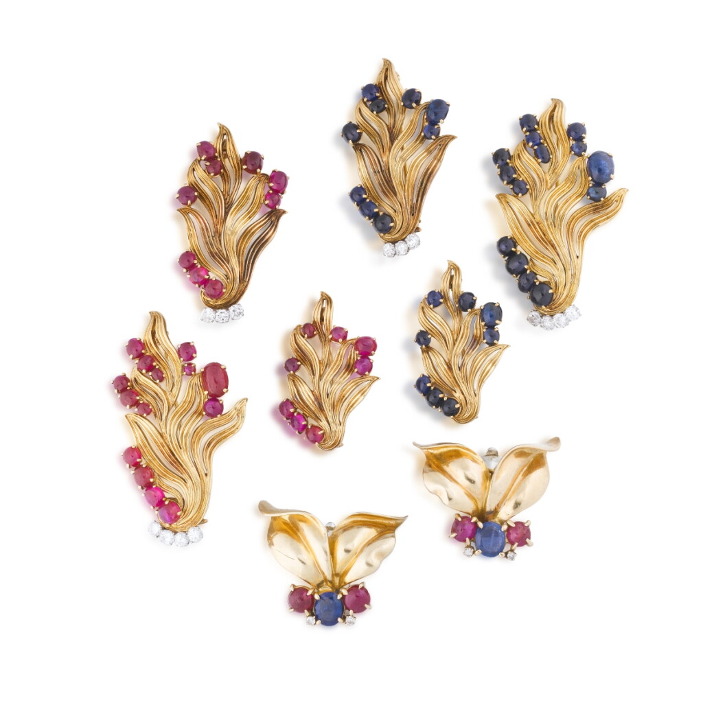 View full screen - View 1 of Lot 83. Ensemble de six broches rubis, saphirs et or | Set of six sapphire, ruby and gold brooches.