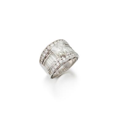 View full screen - View 1 of Lot 216. Diamond ring | Anello in diamanti .