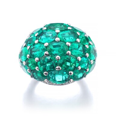 View full screen - View 1 of Lot 12. GRAFF | EMERALD AND DIAMOND RING.
