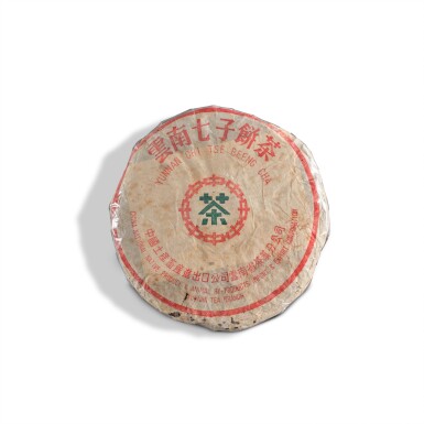 View full screen - View 1 of Lot 5194. 80年代 厚紙8582青餅 1980s Thick Wrapped Paper 8582 Raw Tea Cake (1 PC).