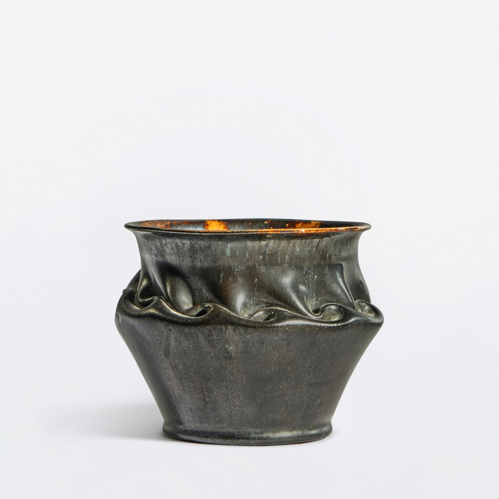 View full screen - View 1 of Lot 18. Vase.