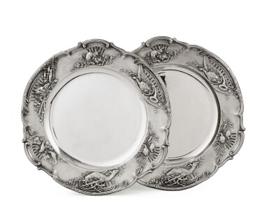 View full screen - View 1 of Lot 20. A PAIR OF LARGE ROUND SILVER HUNTING DISHES, JOSEPH CHAUMET, PARIS, CIRCA 1918 | PAIRE DE GRANDS PLATS DE CHASSE RONDS EN ARGENT PAR JOSEPH CHAUMET, PARIS, VERS 1918.