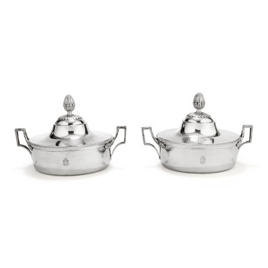 View full screen - View 1 of Lot 1103. A silver pair of covered vegetable dishes, France, circa 1810 | Paire de légumiers couverts, France, vers 1810.