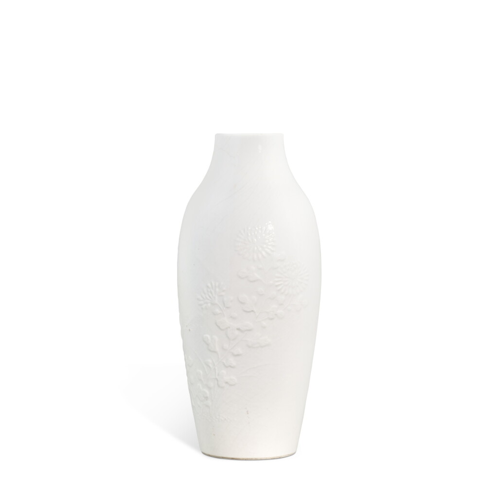 View full screen - View 1 of Lot 5869. A blanc-de-chine moulded 'chrysanthemum' vase, Qing dynasty, 17th century | 清十七世紀 德化白釉菊花圖瓶.